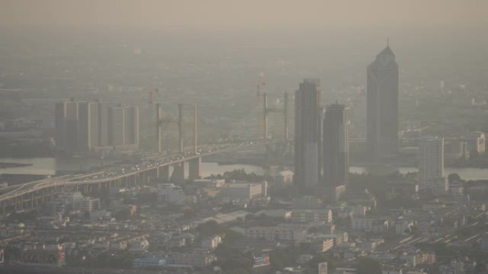 日落前后从高处观看曼谷泰国城市景观天际线