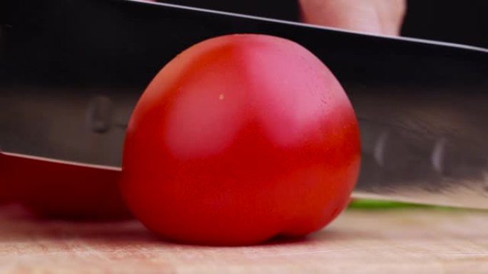 切成熟的红色西红柿，特写