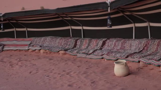 瓦迪朗姆酒的游客沙漠营地