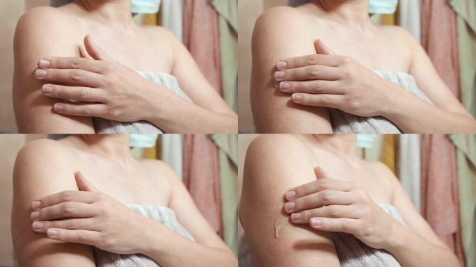女人将雌激素凝胶摩擦到上臂的外侧。