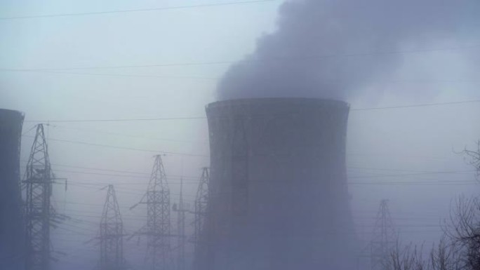 火力发电厂运行和生产热能和电力。