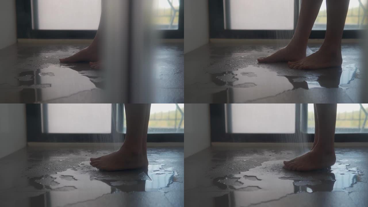 淋浴女人腿的视频洗浴玉足纤纤