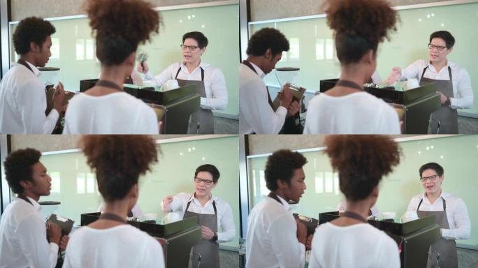 在咖啡店管理课程课上，老师正在向学生解释冲泡咖啡所涉及的设备。