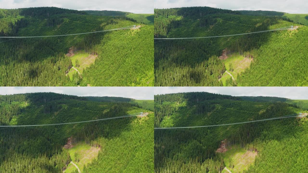 捷克共和国悬吊天桥721和森林的镜头