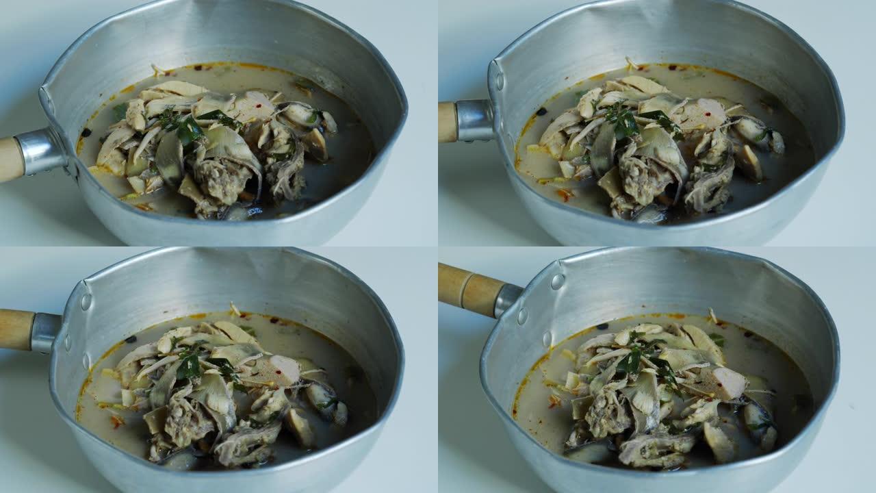 泰国鸡肉椰子汤 (Tom Kha Gai)
