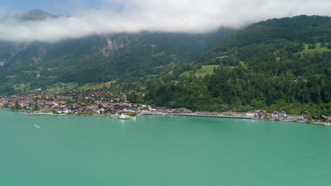 瑞士布里恩茨湖和一个村庄的天线