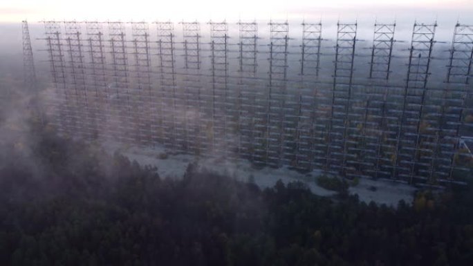 切尔诺贝利禁区内大型杜加雷达的无人机视图。