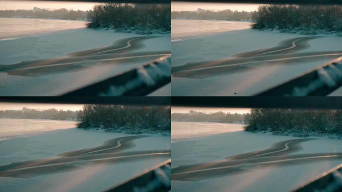 日落时结冰的湖雪林雪景冰天冰湖