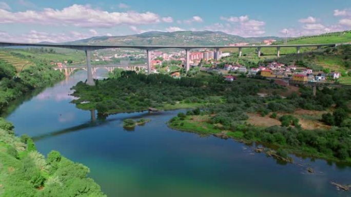 沿着杜罗河谷河 (Douro Valley River) 的维拉雷亚尔 (Vila Real) 区的