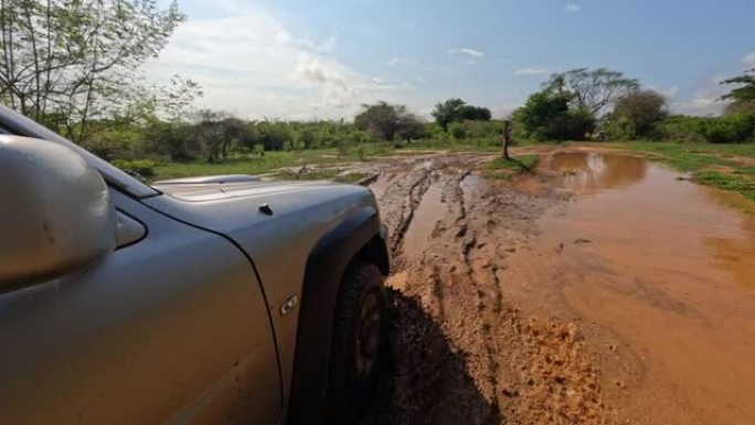 马达加斯加的4x4冒险之旅。从Tsingy de Bemaraha到Morondava的道路。车轮在