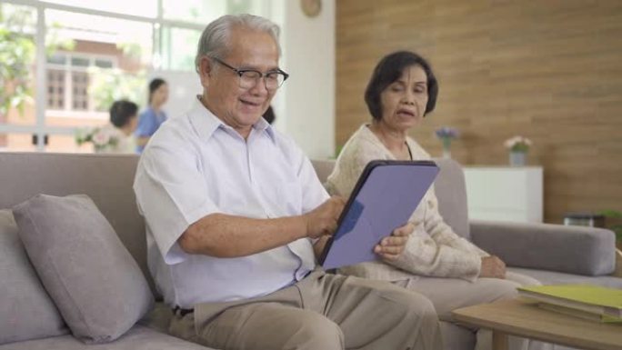 沮丧的愤怒的亚洲夫妇不满意或与她的技术设备打架，夫妇的老年患者在疗养院的医疗保健。人们的生活方式。家
