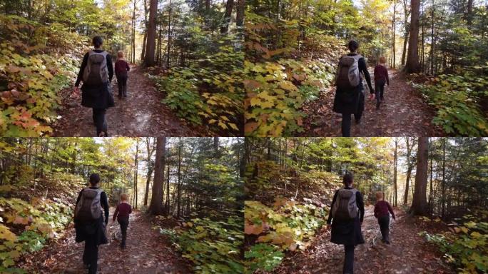 可爱的红发男孩和母亲秋天在加拿大魁北克蒙特朗布朗国家公园徒步旅行