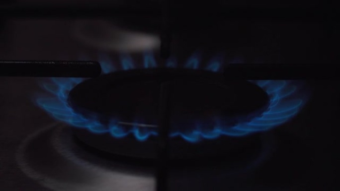 炉灶使用城市燃气网络中的可燃或天然气或液化气作为燃料。