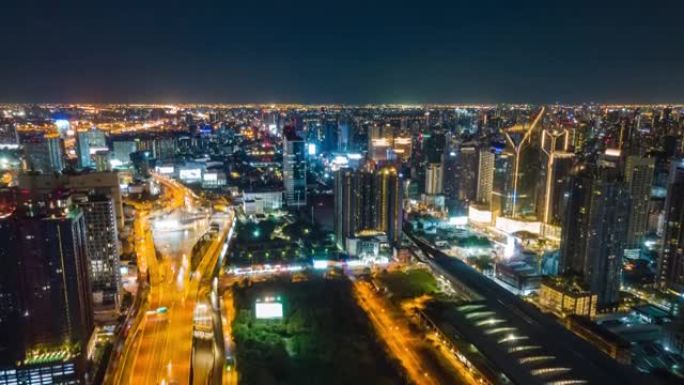 夜间曼谷商业区市中心的超流或超流场景