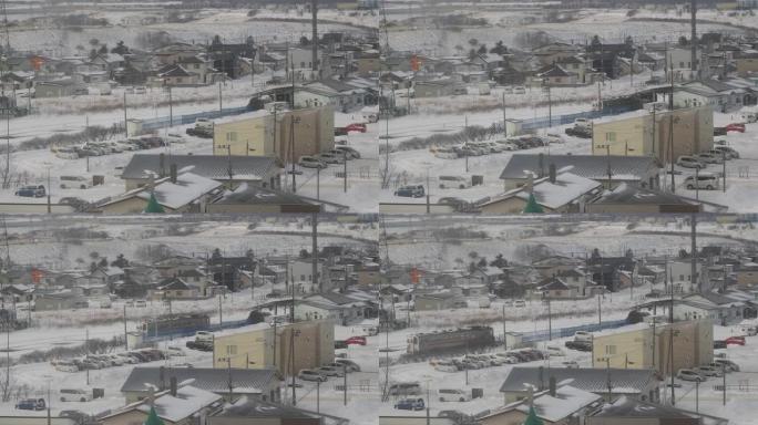 日本北海道-2023年1月24日: 雪中从根室站出发的柴油动力车辆。