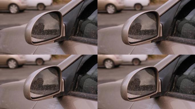 沙尘暴后汽车上肮脏条纹的特写。汽车上的灰尘和污垢