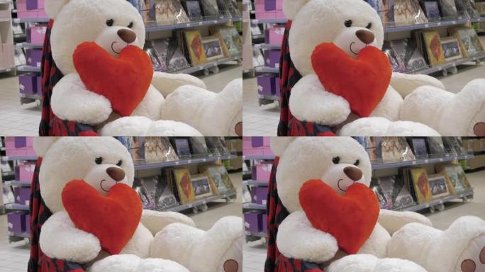 一只有心的柔软的大熊。爱情概念，情人节。