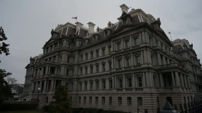 华盛顿特区艾森豪威尔行政办公大楼对抗阴沉的天空