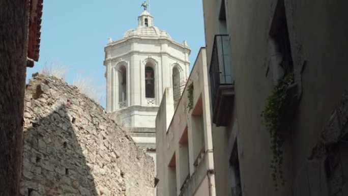 西班牙加泰罗尼亚赫罗纳大教堂的18世纪钟楼。