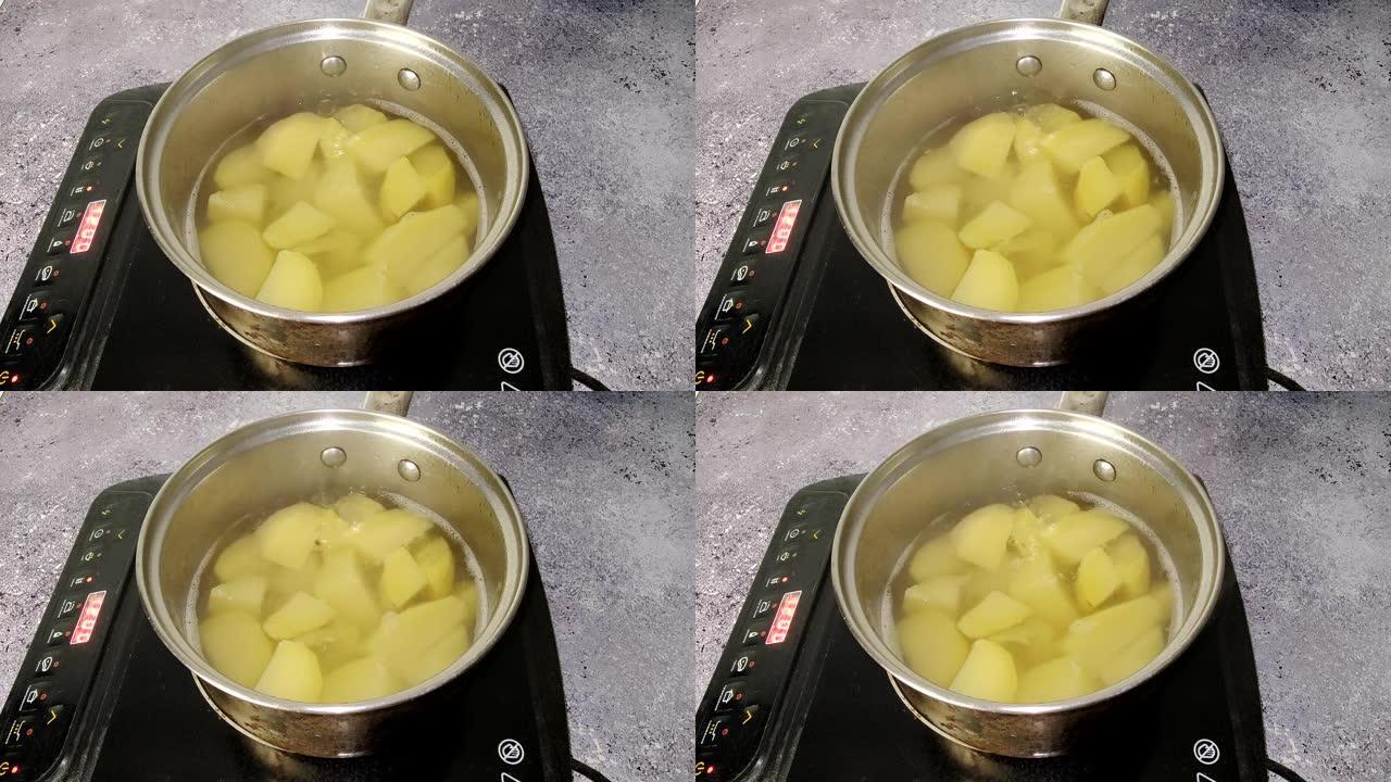 在平底锅里慢煮土豆
