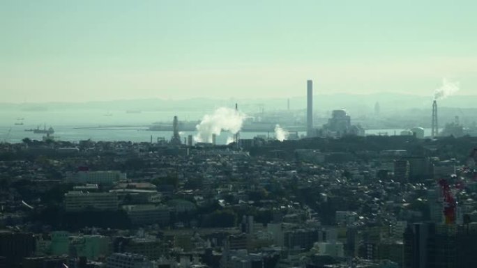 城市景观与工业烟雾