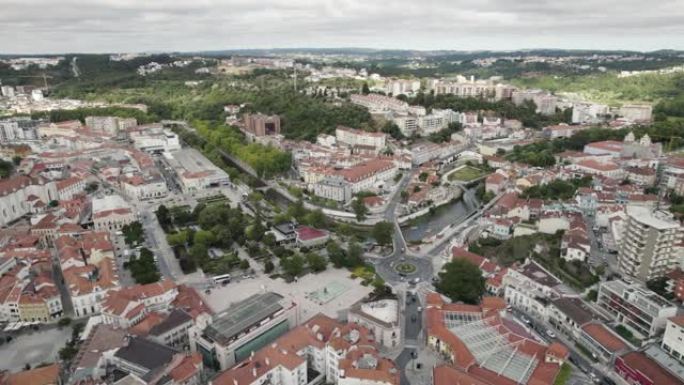 葡萄牙的莱里亚历史中心和周围景观。空中全景