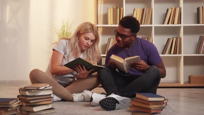 学生生活方式家庭学习夫妇阅读书籍