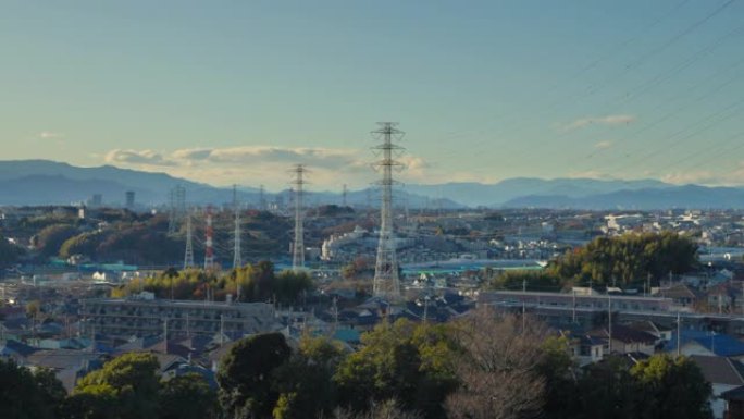 黄昏时横滨近郊和丹泽河谷的住宅区