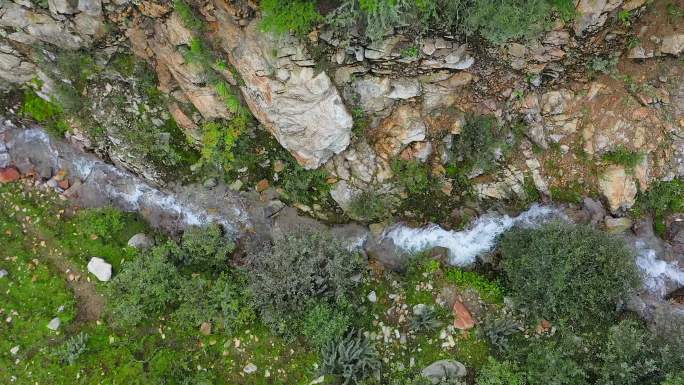天然水 天然饮用水 大自然资源高山里的水