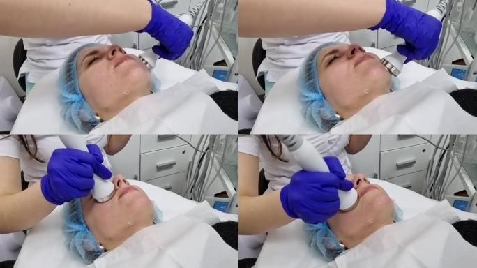 美容院。一位戴着医用手套和防护面罩的美容师，在客户的脸颊上进行九头蛇脱皮手术。侧视图。特写。冠状病毒