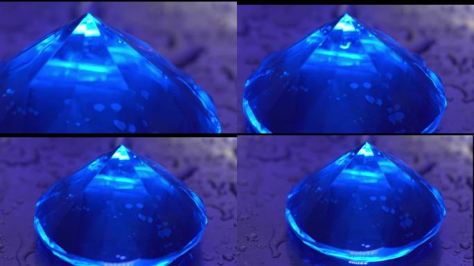带水滴的蓝色钻石