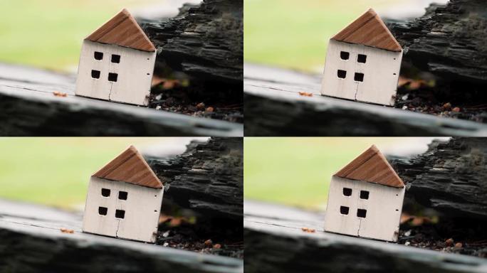 天然石头上的木制开裂自制房屋模型