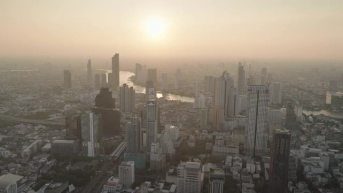 日落前后从高处观看曼谷泰国城市景观天际线