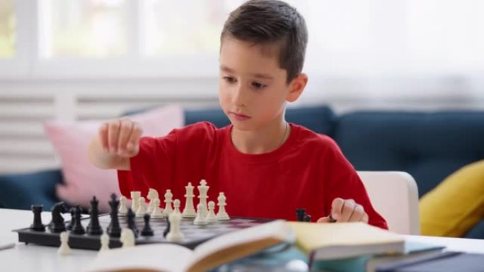 小学生在家下棋，提高记忆力，记住组合