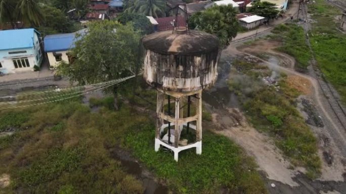 柬埔寨马德望一个旧水箱的鸟瞰图。