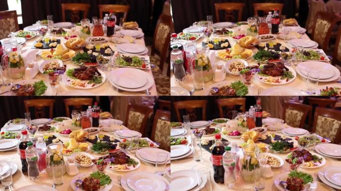 餐厅婚礼庆典桌上的食物和饮料