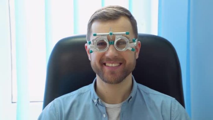 一名戴特殊眼科眼镜的英俊男性患者