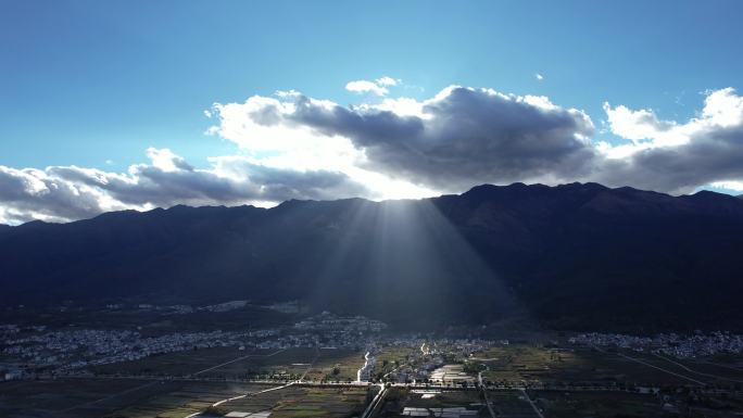 航拍云南大理苍山傍晚耶稣光