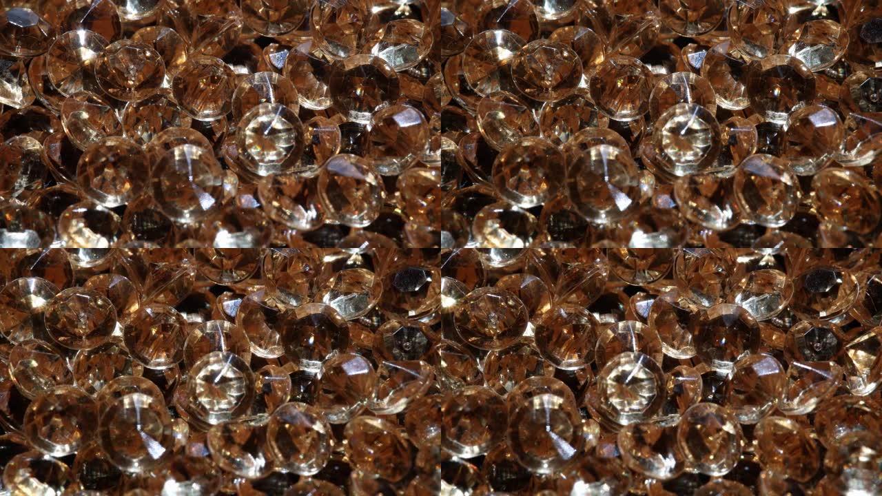 大量昂贵的纯正浅棕色钻石
