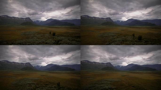 挪威高山上的多彩场景