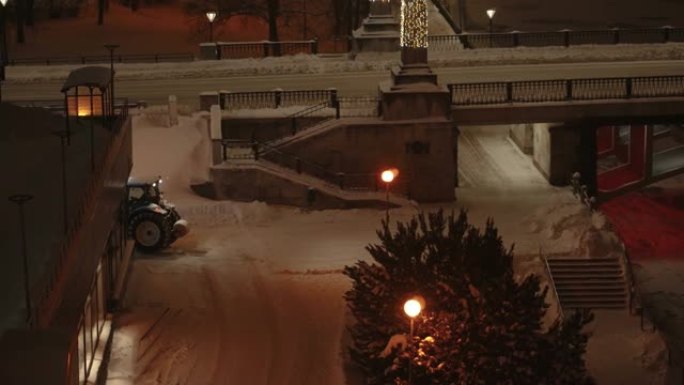 一辆扫雪车清除了爱沙尼亚的积雪