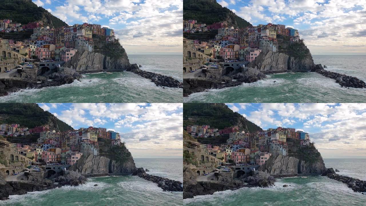 Cinque Terra，La spezia，意大利马纳罗拉海边悬崖村在冬季日落美丽的度假渔夫村慢动