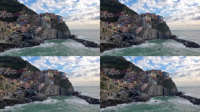 Cinque Terra，La spezia，意大利马纳罗拉海边悬崖村在冬季日落美丽的度假渔夫村慢动