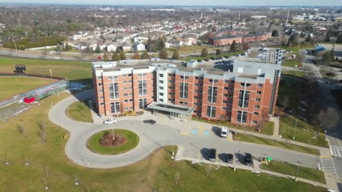 安大略省伦敦的fanshwe College居民大楼的鸟瞰图