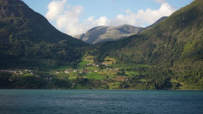 挪威湖泊和山脉的风景