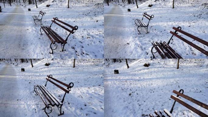 冬季公园的长凳。