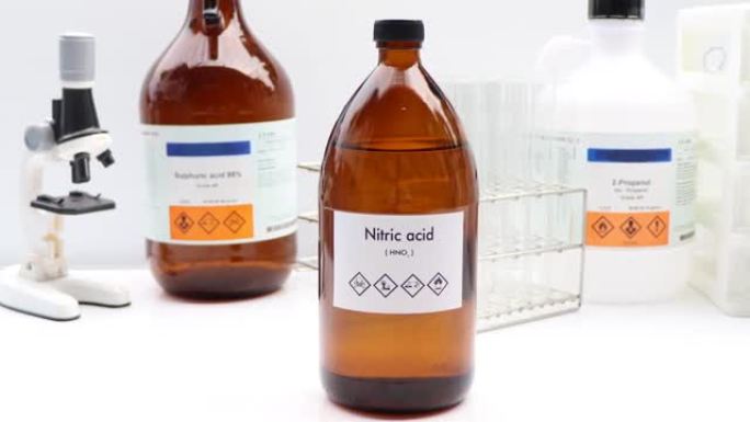 瓶中的硝酸，实验室和工业中的化学物质