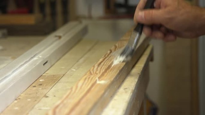 挪威木匠恢复了100岁的双门
