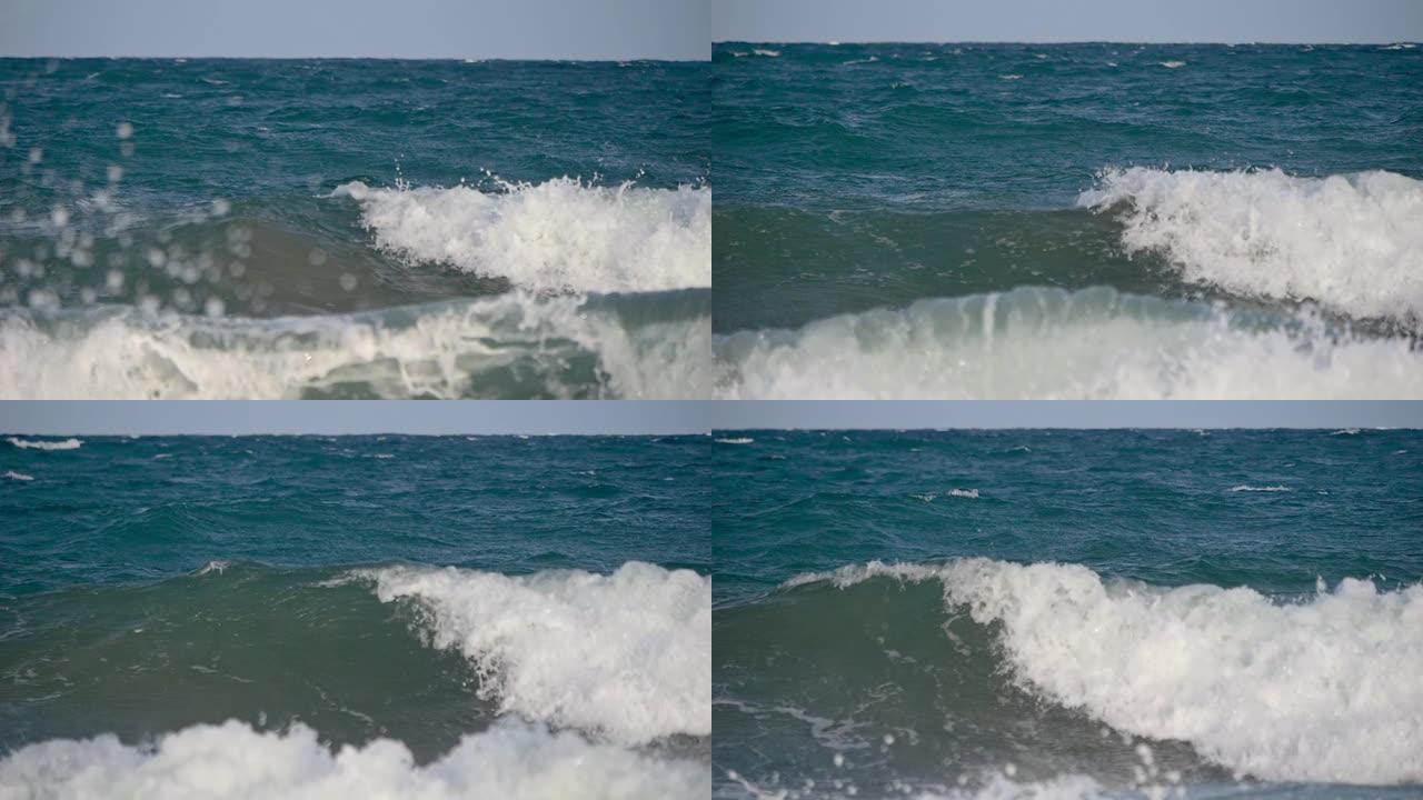 非常汹涌的大海。风暴。在晴朗的天气里，强烈的泡沫海浪撞击海岸。完美的背景。向海浪冲去。相机静止。版本