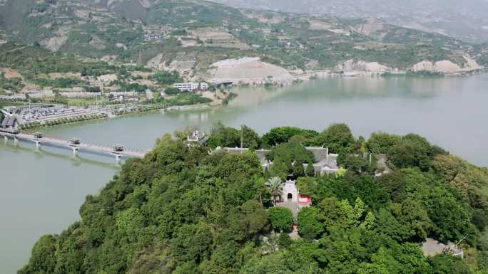 重庆奉节瞿塘峡上的白帝城